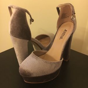 Just Fab lavender pumps